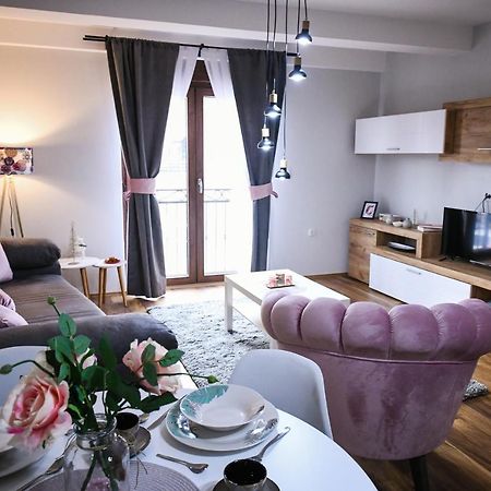 Appartamento Apartman Filip Novi Pazar Esterno foto