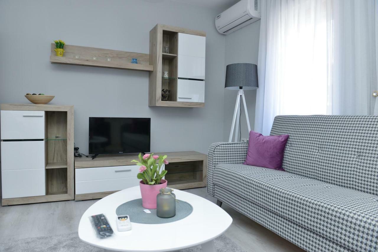 Appartamento Apartman Filip Novi Pazar Esterno foto